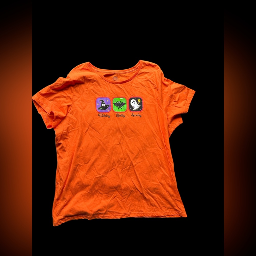 ✨Orange Halloween tee with spooky details✨